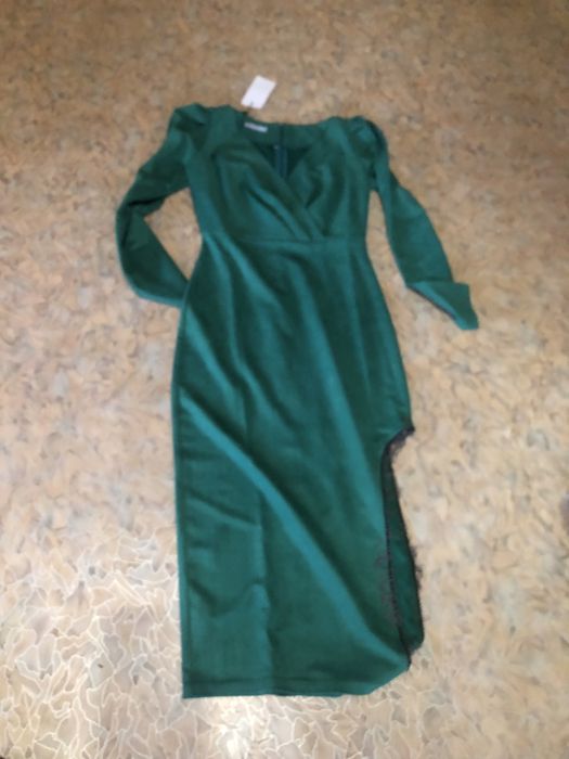 Сукні розмір М. Нові. Червоне кожзам.