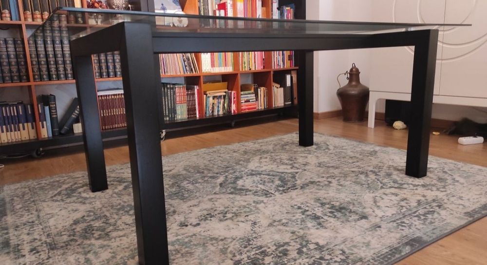 Mesa de jantar em vidro e wengué preto 183x107cm