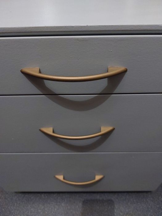 mesa de cabeceira madeira mágica renovada