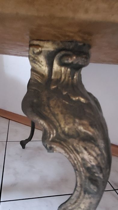 Stolik kawowy z  białego  marmuru