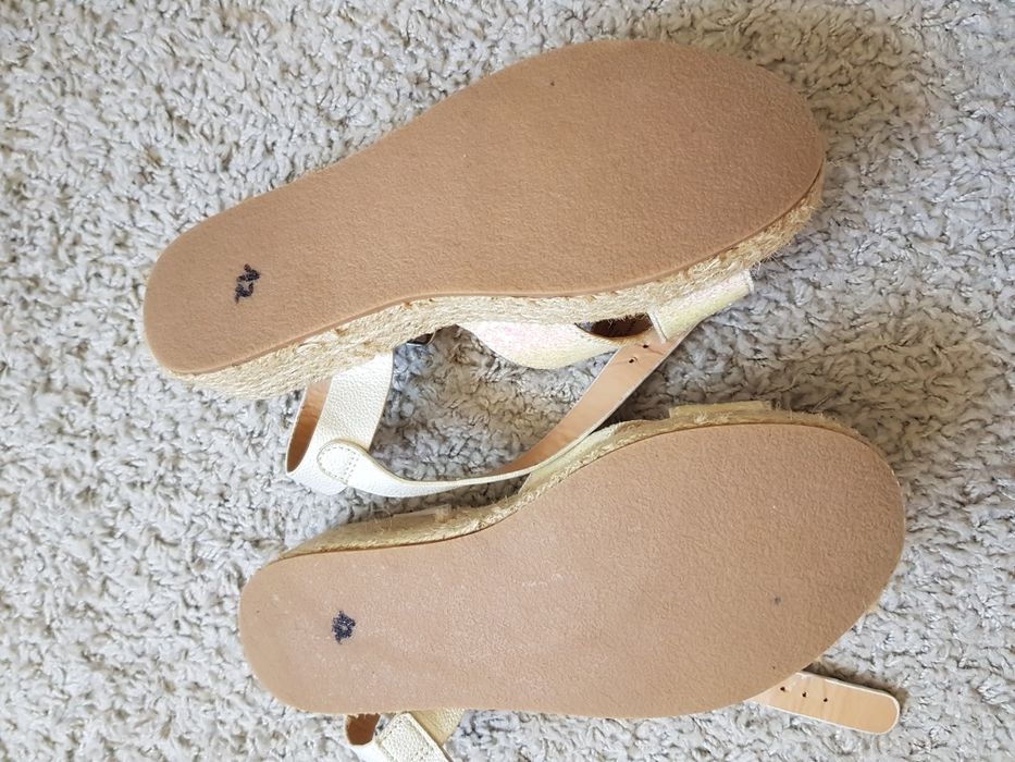 Buty sandały espadryle koturny beżowe kremowe zapinane cekiny 36