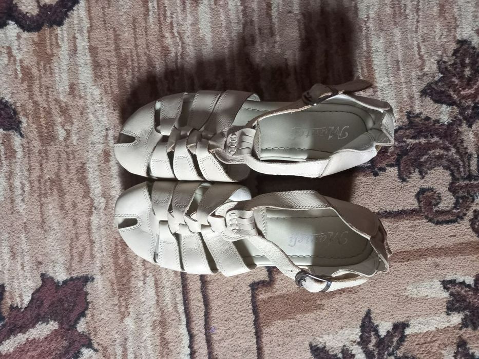 Босоніжки жіночі