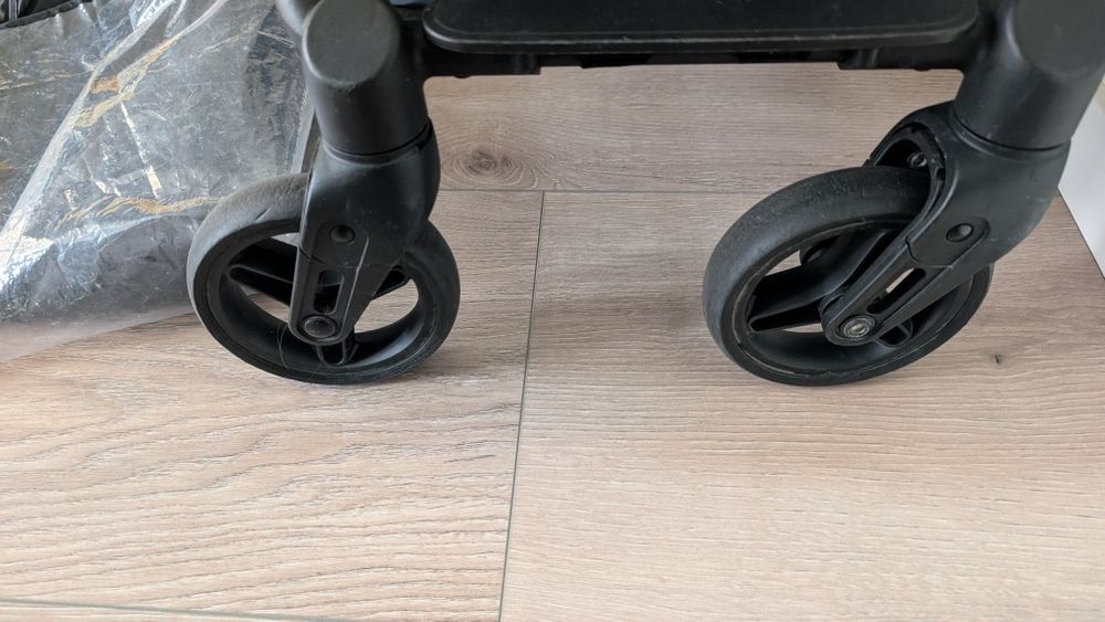 Коляска візок дитячий прогулянковий візочок 
Продаж можливий.