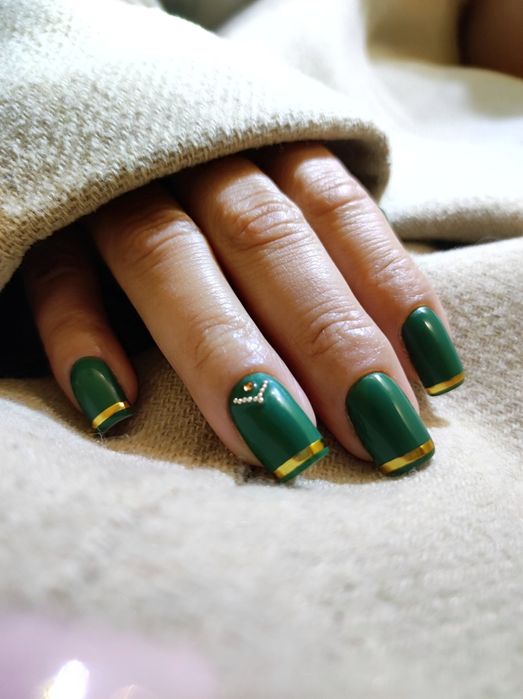 Манікюр/нарощування/корекція нігтів