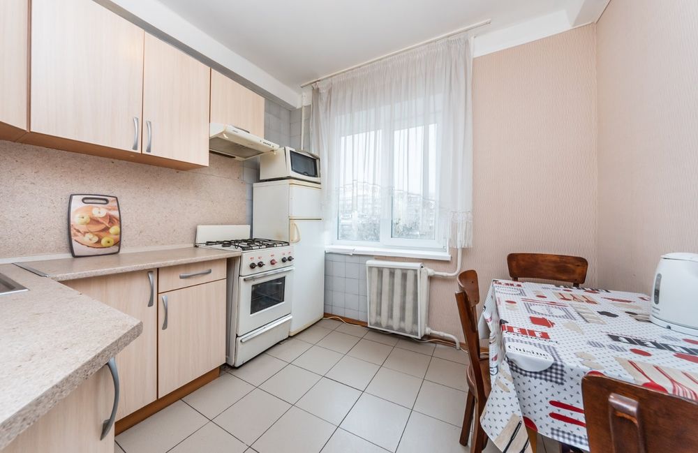 Подобово,погодинно, 2к. метро Лівобережна 5 хв пішки