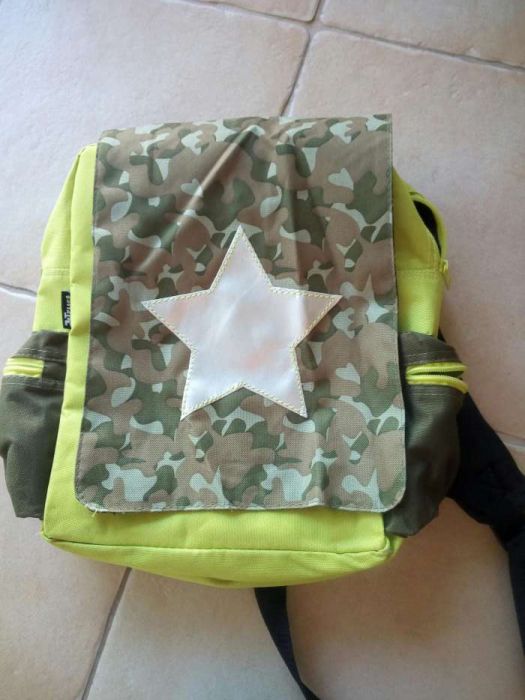 Mochila escolar menino