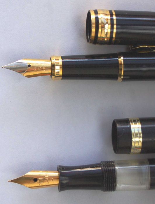 Canetas de aparo tinta permanente uma com aparo em ouro, novas, antiga