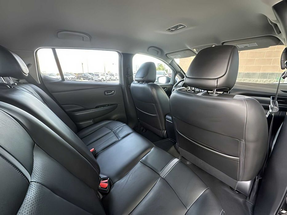 Nissan LEAF      2019