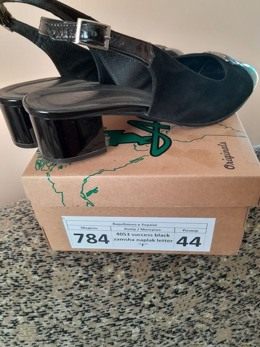 Босоніжки 44 розмір 29см