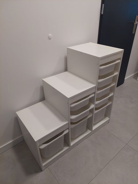 Regał Trofast Ikea z pojemnikami
