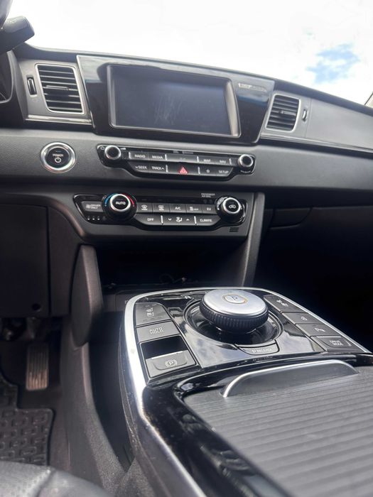 Kia Niro 2019 • 64 кВт • Максимальна комплектація