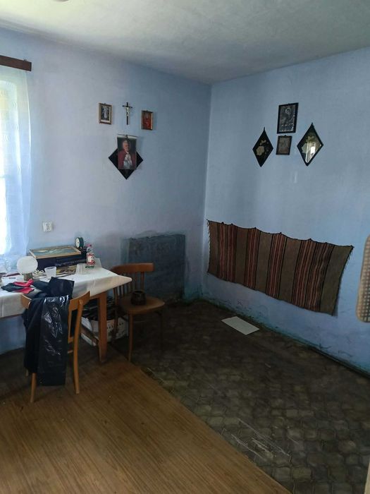 Dom ceglany z budynkiem gospodarczym i 13-arową działką