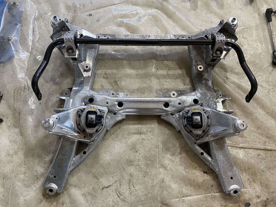 Передний подрамник балка BMW G20