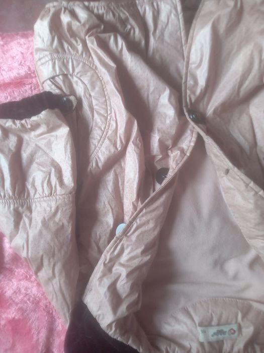 Пальто на девочку отдам