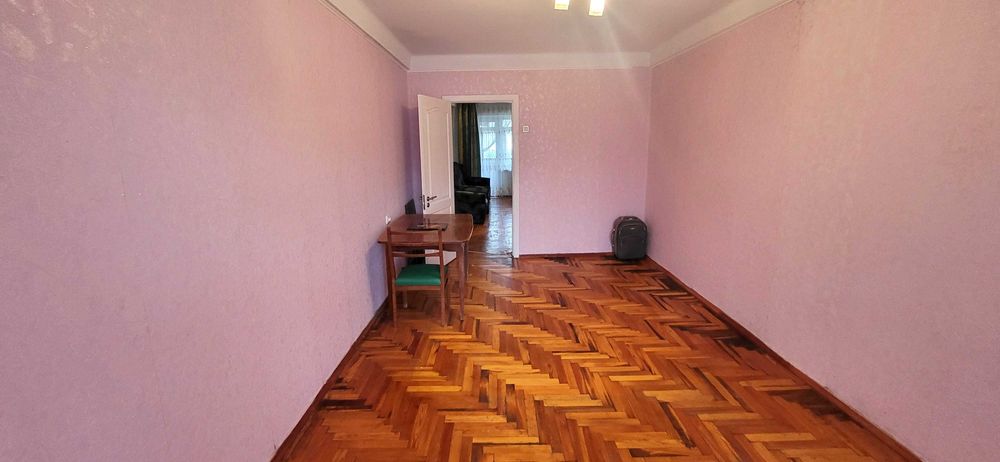 Продаж 3-х к.кв. вул. Новгородська, буд. 5, поруч 5-та дитяча лікарня.