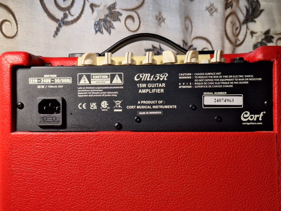 Комбопідсилювач Cort CM15R