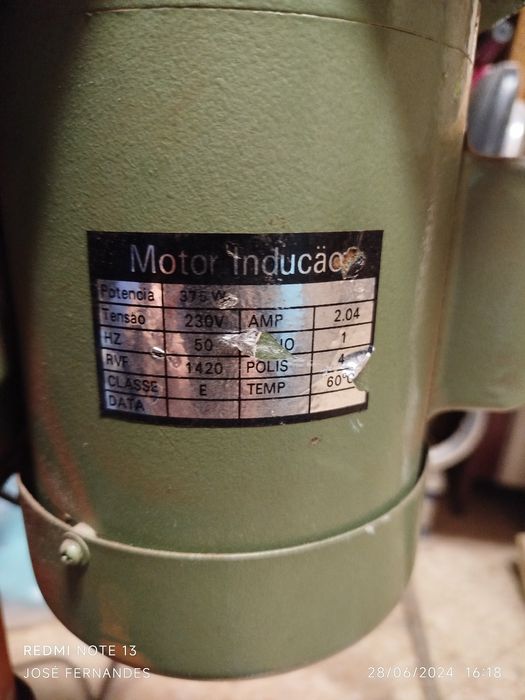 Máquina perfuradora