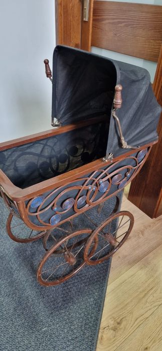 Wózek z lakami.   .