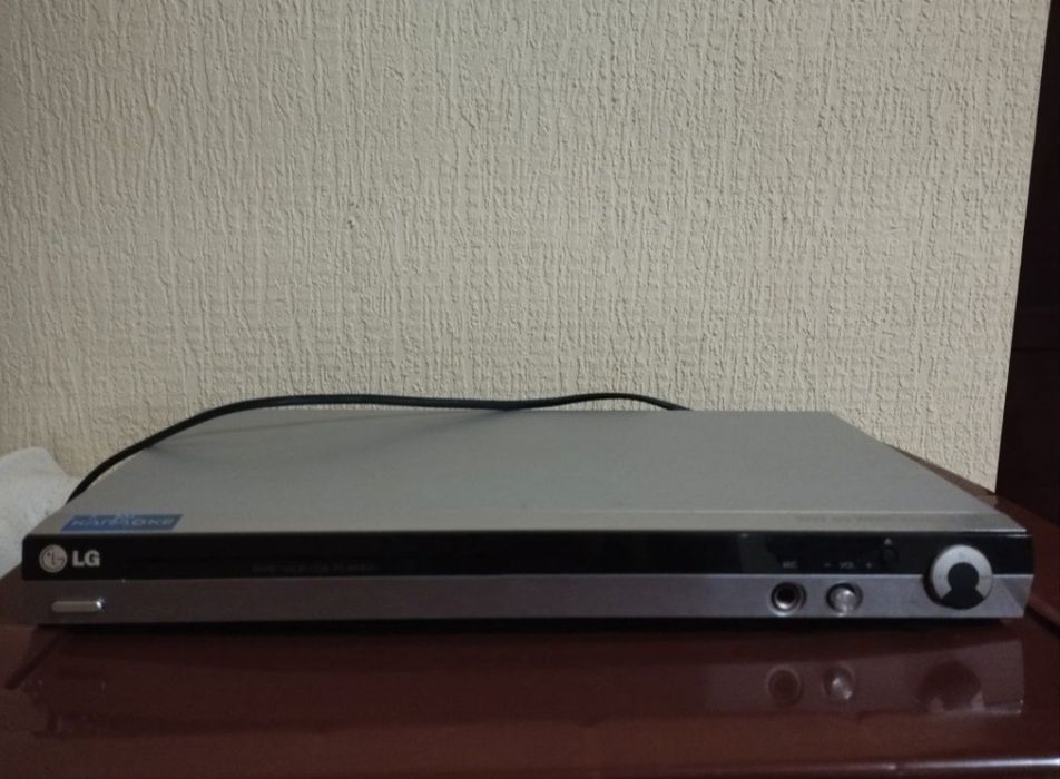 DVD-програвач LG DKU860