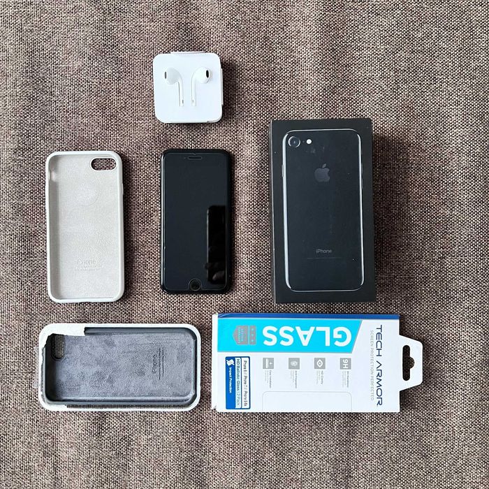 iPhone 7. 256gb, space black, скло, 2 кейси, перехідник