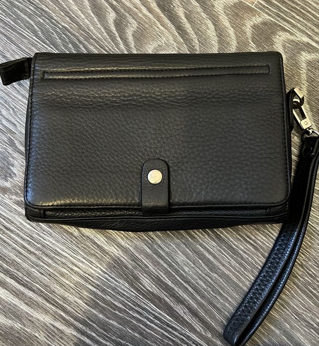 Барсетка чорного кольору