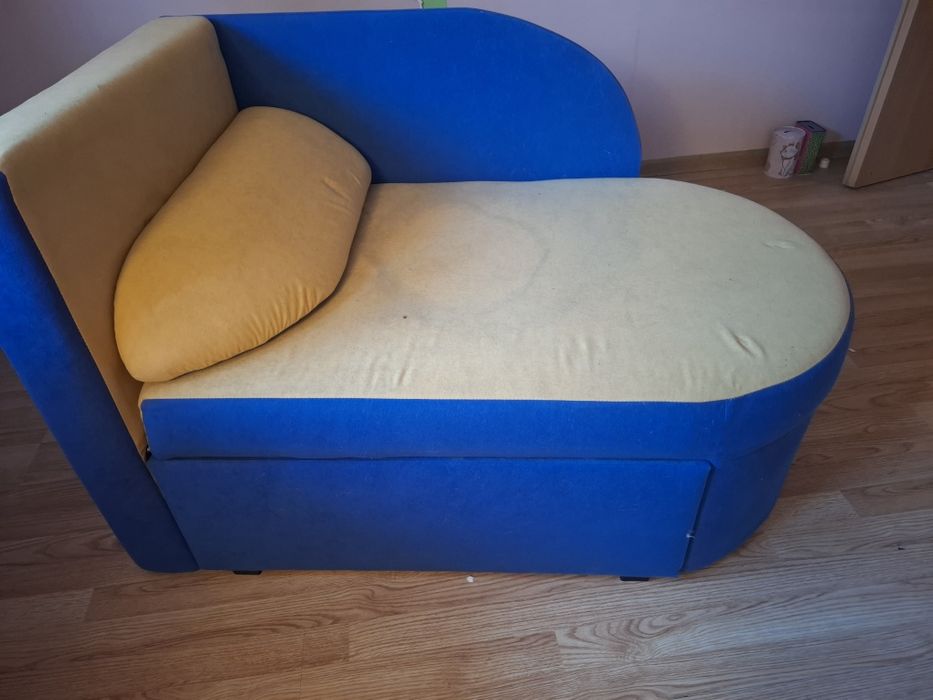 Używana jednoosobowa kanapa