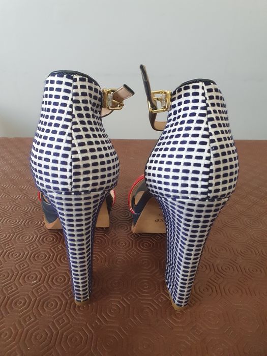 Sapatos marca EXÉ n°37 ( usados uma vez )