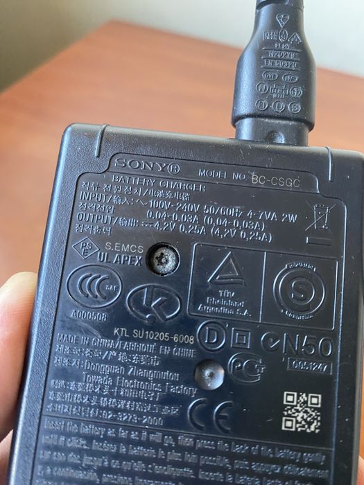 Зарядний пристрій Sony BC-CSGC