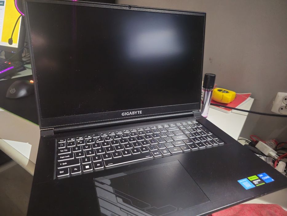 Laptop GIGABYTE G7 KF-E3EE213SD 17.3"