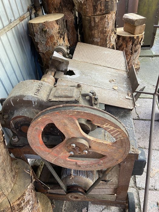 Продам дровокол, работает от 220 и 380вт