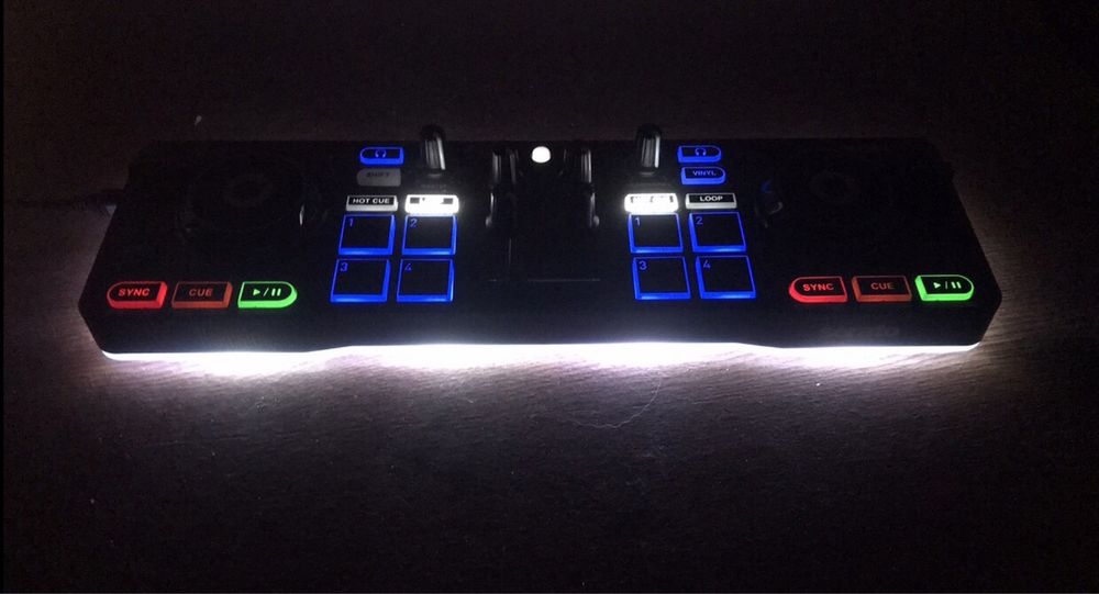 Vendo mesa de DJ em ótimo estado.