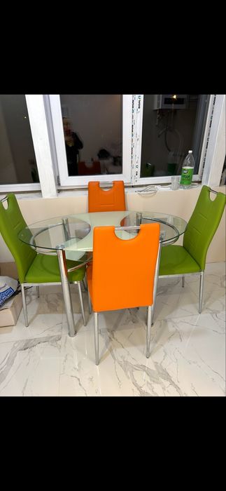 Продам скляний стіл овальноі форми