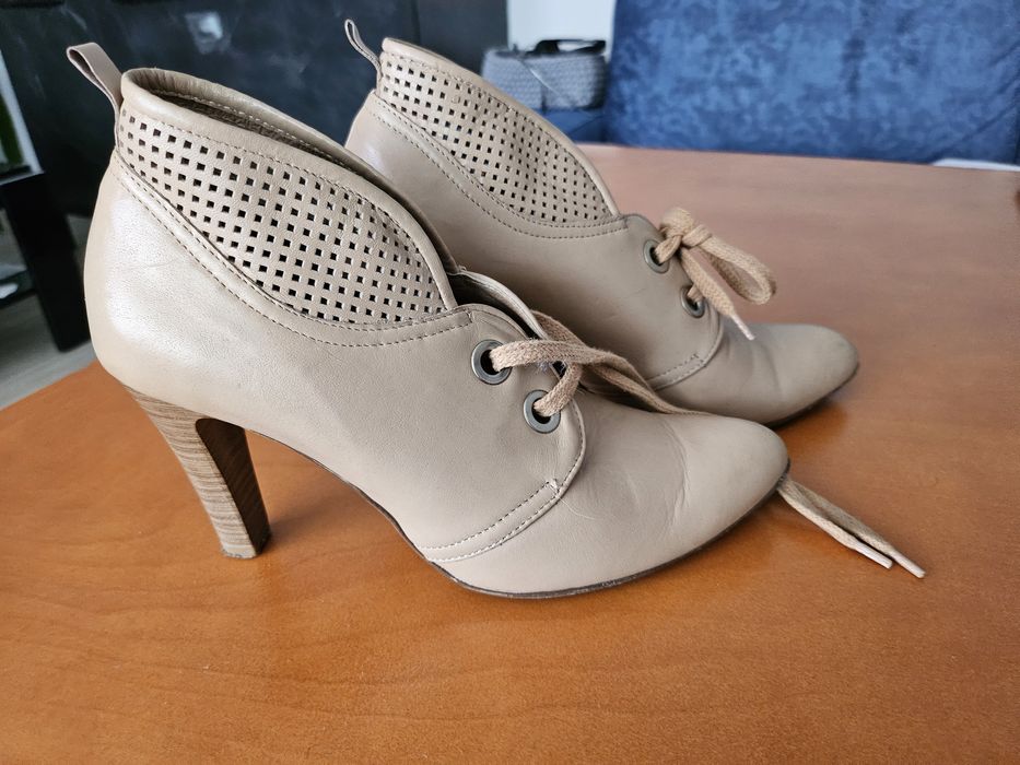 Buty Embis wiązane