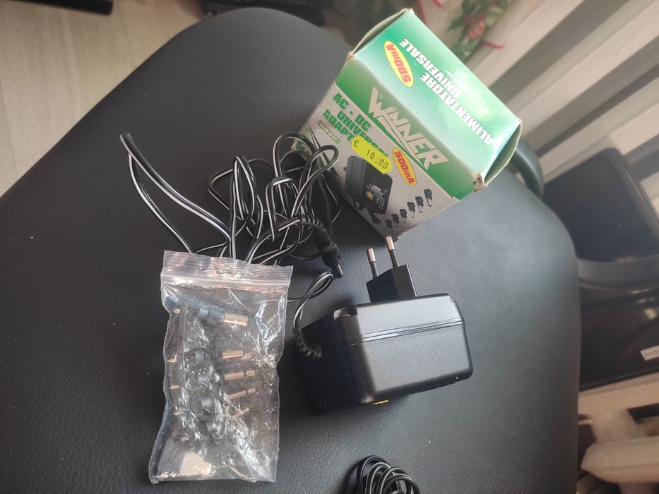 Блок живлення,питания на 3/4,5/5/7.5/9/12 вольт.1 ампер.з Германії.