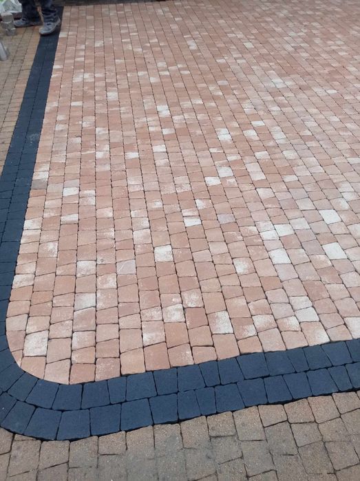 Układanie kostki brukowej 80 zł m2.