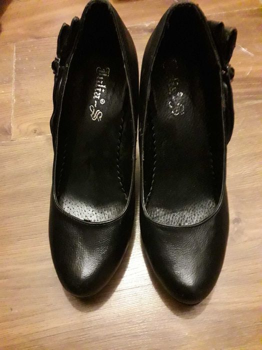 szpilki z  zdobieniami