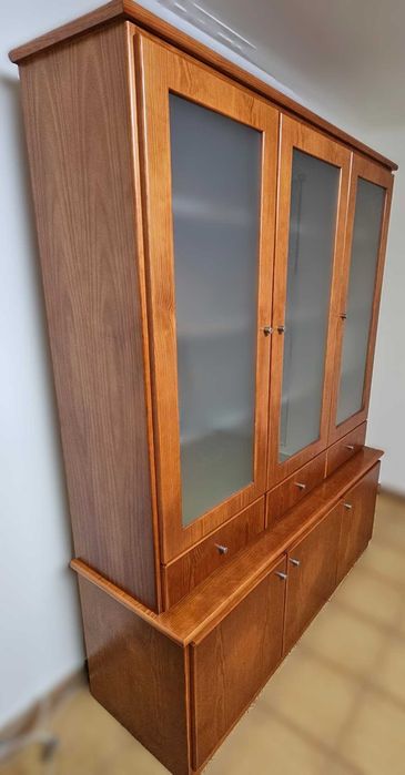 Cristaleira ou Móvel de escritório