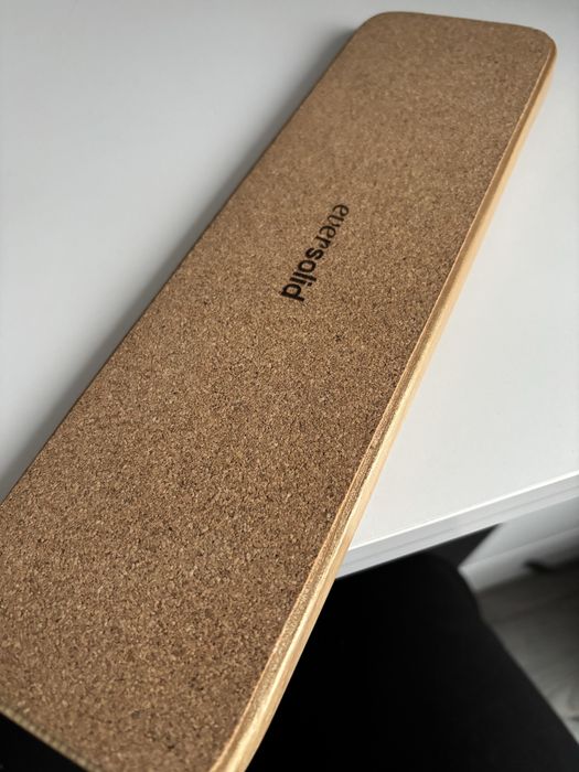 Підставка під запʼясття і підставка для ноутбука/планшета