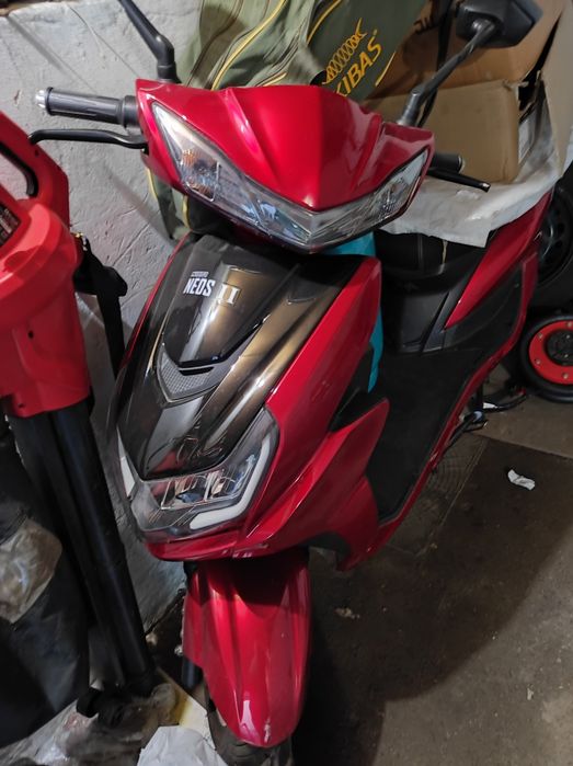 Продам електроскутер Maxxter Neos 2