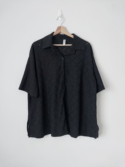 Czarna koszula z kołnierzykiem