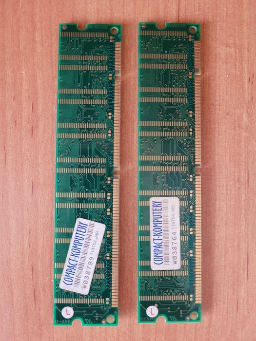Dwa moduły pamięci operacyjnej po 128MB