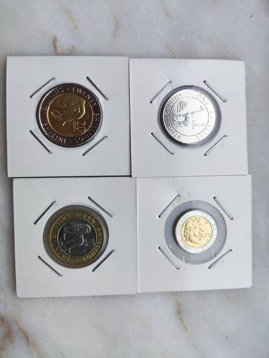 Lote 44 moedas do mundo