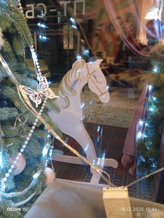 Хвойна гірлянда , оформлення до зимових свят