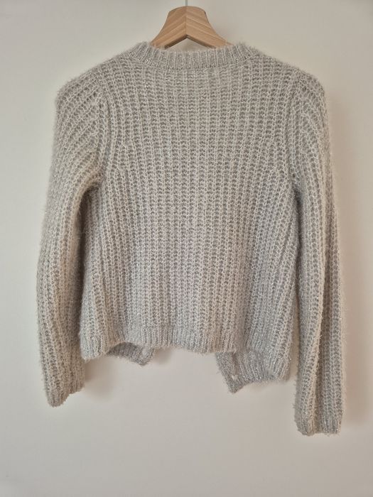 Sweter dla dziewczynki, marki H&M, rozmiar 134/140.