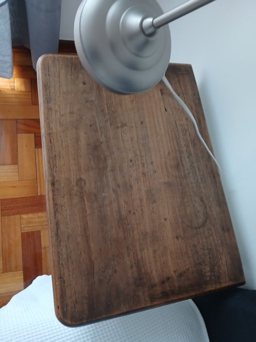 2  mesinhas de cabeceira.