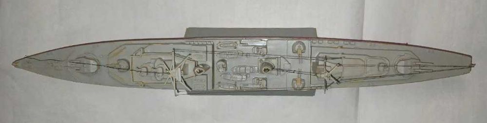 Крейсер F142, модель производства времён СССР. Масштаб М 1:72.