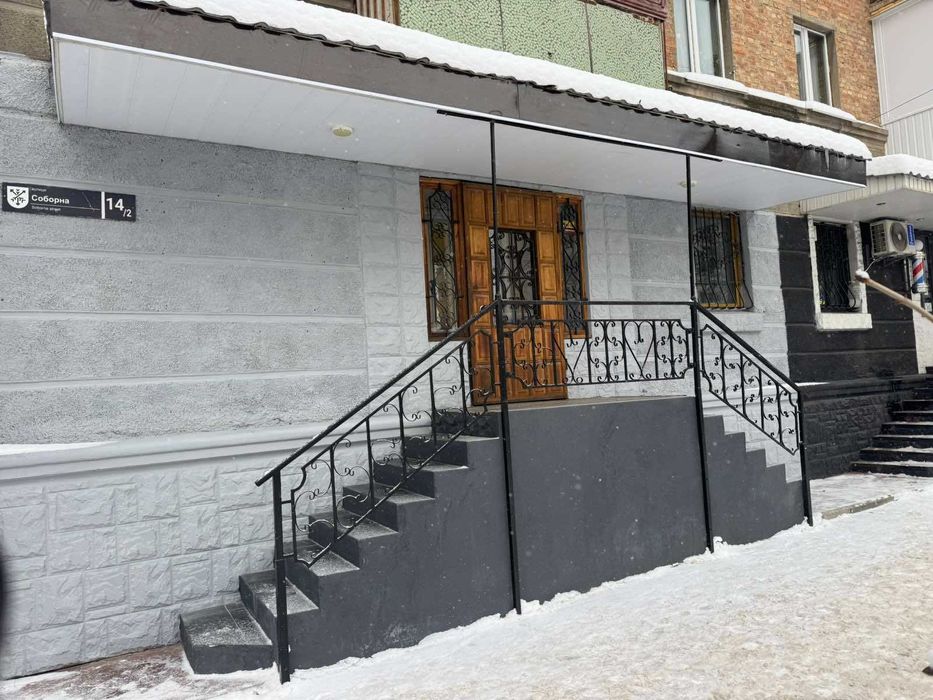 Приміщення магазину. Власник.