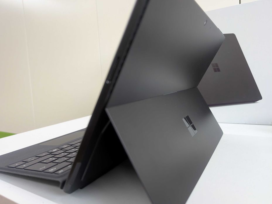 Microsoft Surface Pro 10 Intel Ultra 7 16GB 1TB c/ Teclado Slim Pen