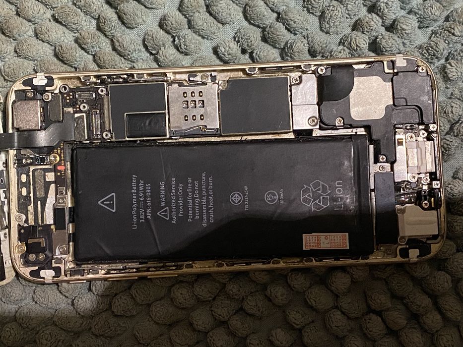 Продам 2 айфона 7+ та 6