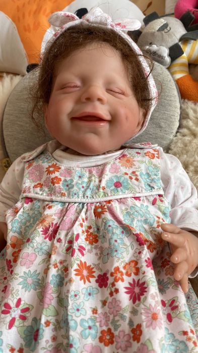 Reborn Aurelia oddycha płacze śmieje się